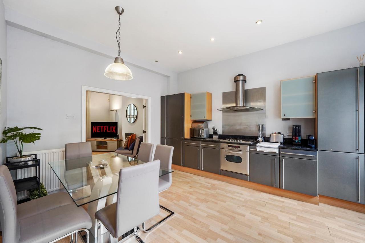 Villa Pristine Stylish Townhouse On The Stray! - Sleeps 9 Harrogate Exterior foto