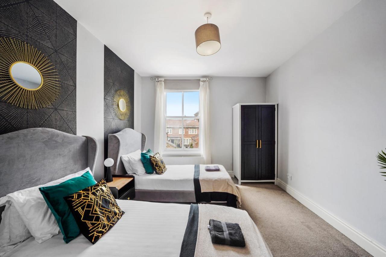 Villa Pristine Stylish Townhouse On The Stray! - Sleeps 9 Harrogate Exterior foto